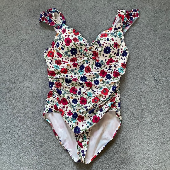 Brand new Liz Claiborne women’s swimsuit. - Picture 1 of 3